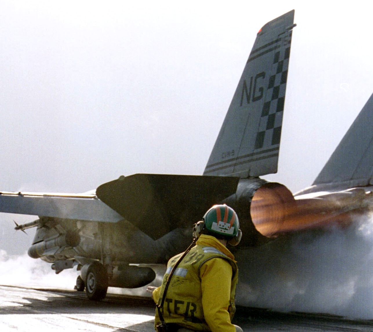 vf-211 fighting checkmates fighter squadron f-14a tomcat us navy carrier air wing cvw-9 uss nimitz cvn-68 34