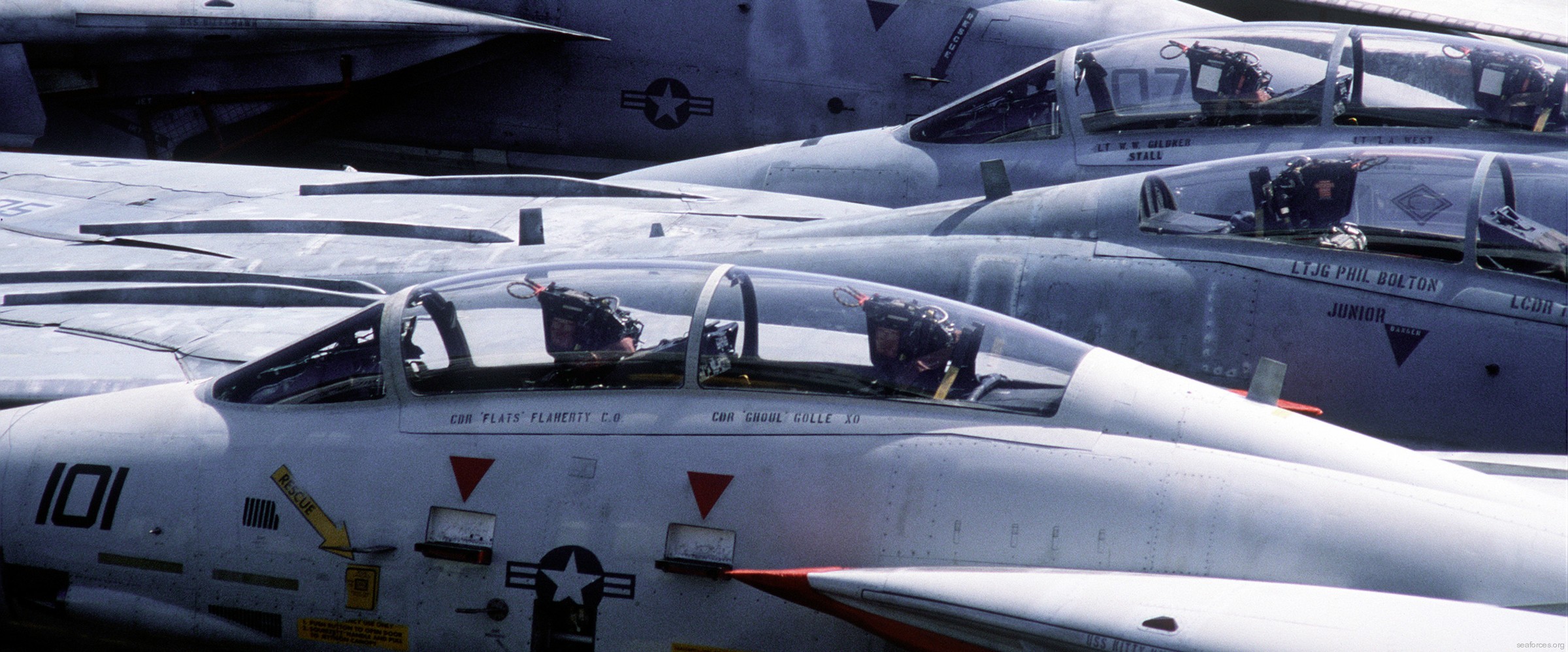 vf-211 fighting checkmates fighter squadron f-14a tomcat us navy carrier air wing cvw-9 uss kitty hawk cv-63 68