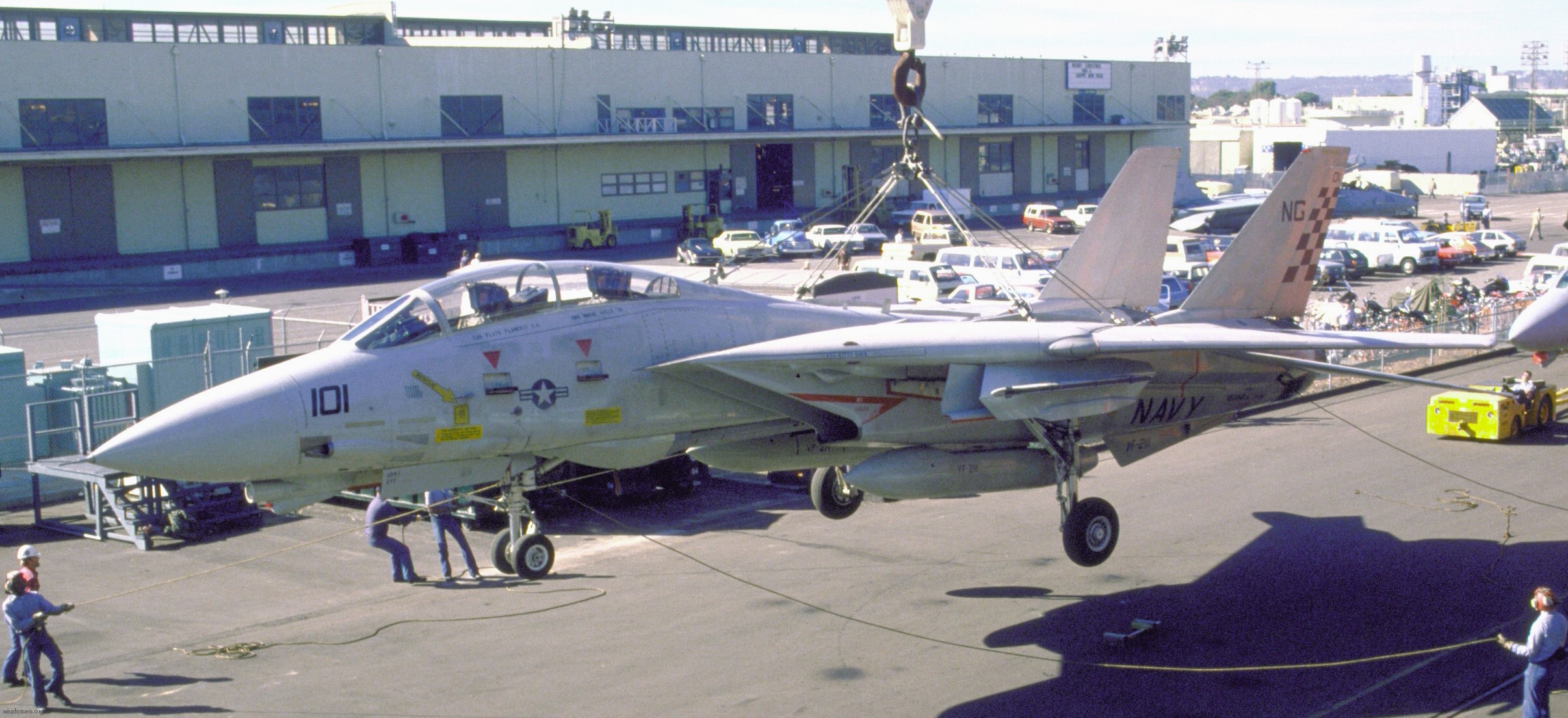 vf-211 fighting checkmates fighter squadron f-14a tomcat us navy carrier air wing cvw-9 uss kitty hawk cv-63 85