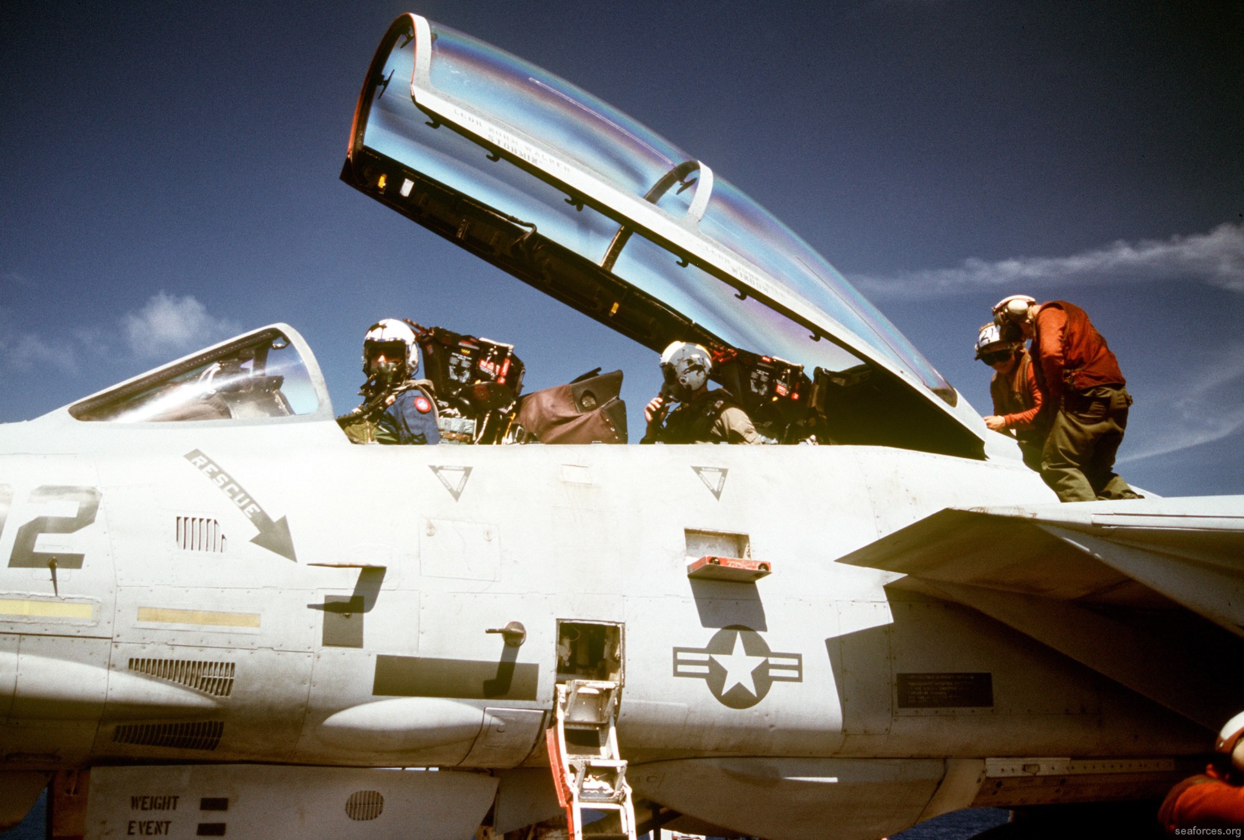 vf-213 black lions fighter squadron us navy f-14a tomcat carrier air wing cvw-11 uss abraham lincoln cvn-72 77