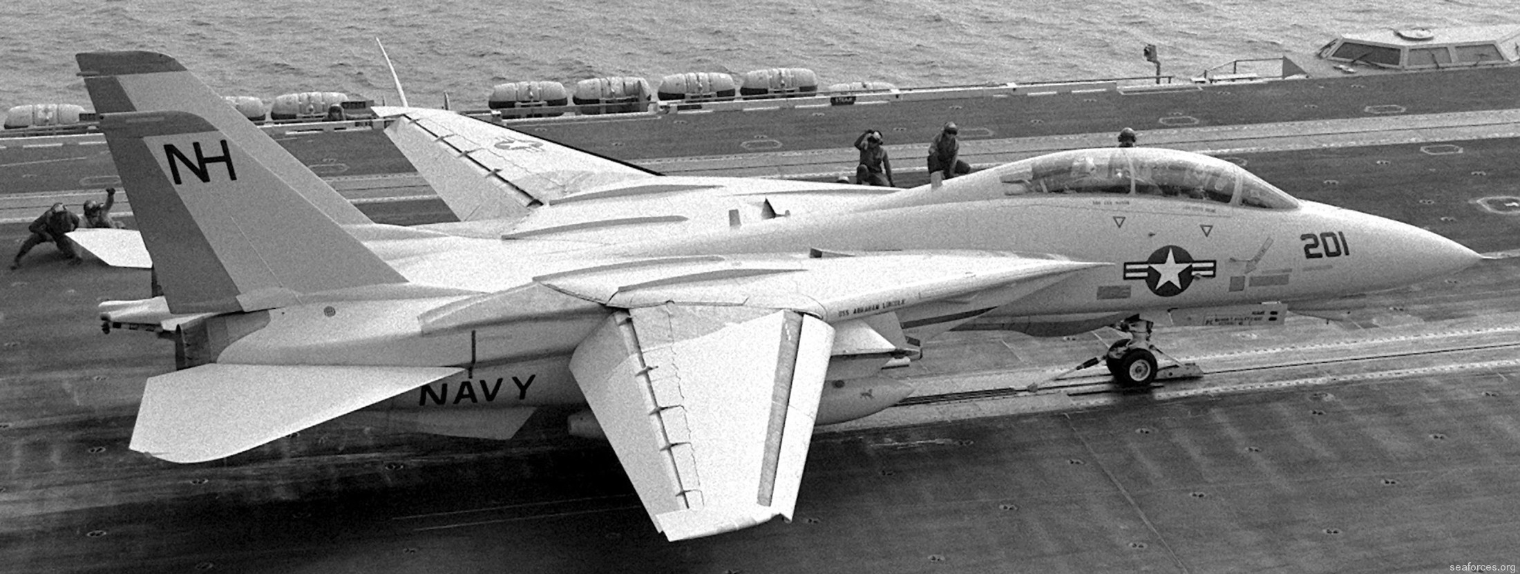 vf-213 black lions fighter squadron us navy f-14a tomcat carrier air wing cvw-11 uss abraham lincoln cvn-72 79
