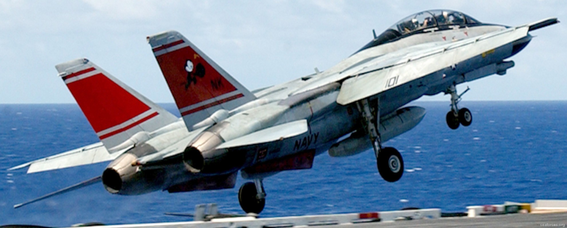 vf-31 tomcatters fighter squadron navy f-14d tomcat cvw-14 uss abraham lincoln cvn-72 104
