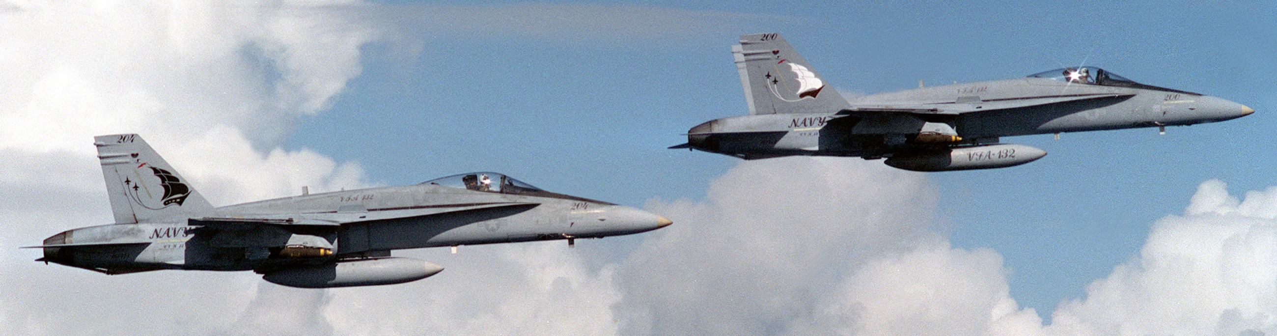 vfa-132 privateers strike fighter squadron f/a-18a hornet cvw-13 uss abraham lincoln cvn-72 1990 20
