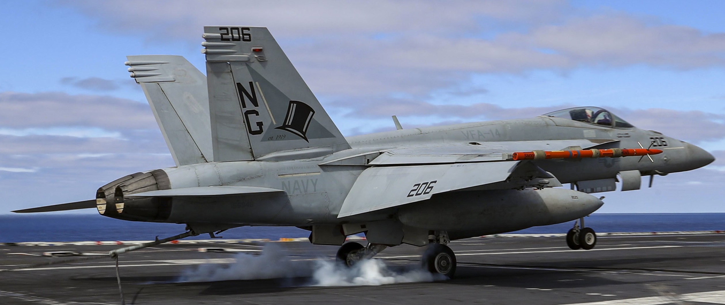 vfa-14 tophatters strike fighter squadron f/a-18e super hornet cvn-72 uss abraham lincoln cvw-9 us navy 49