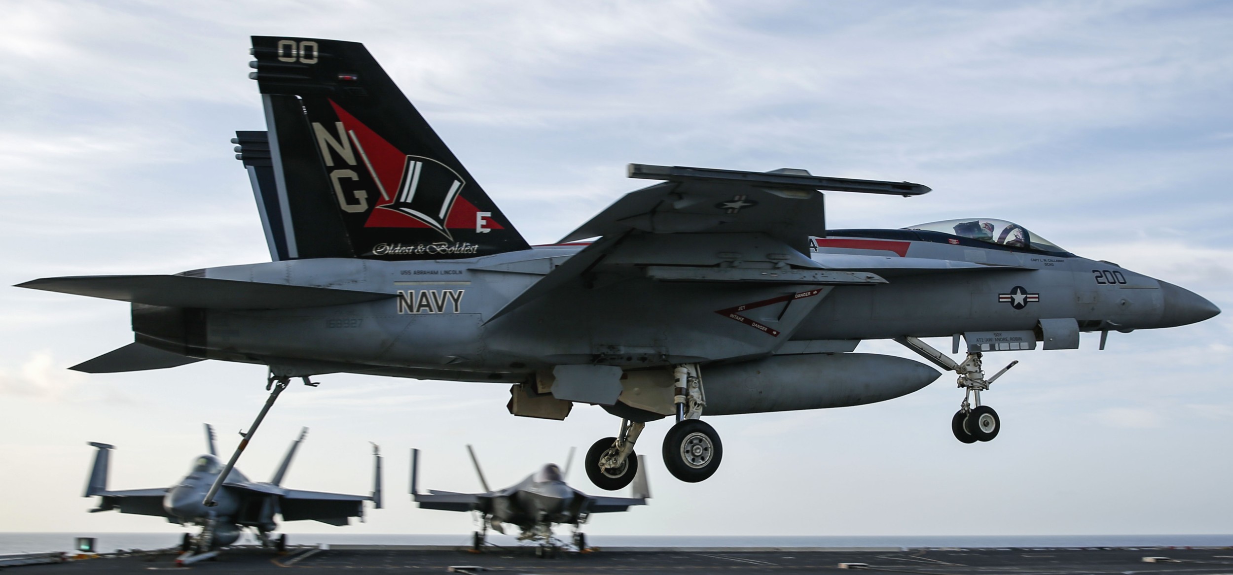 vfa-14 tophatters strike fighter squadron f/a-18e super hornet cvn-72 uss abraham lincoln cvw-9 us navy 54