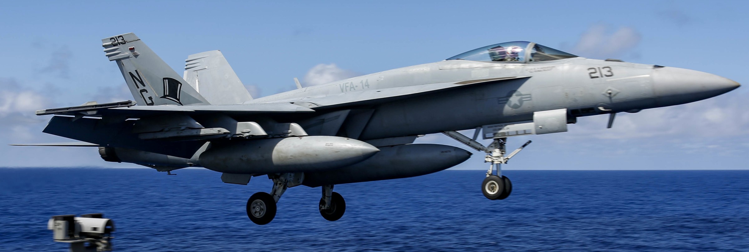 vfa-14 tophatters strike fighter squadron f/a-18e super hornet cvn-72 uss abraham lincoln cvw-9 us navy 58
