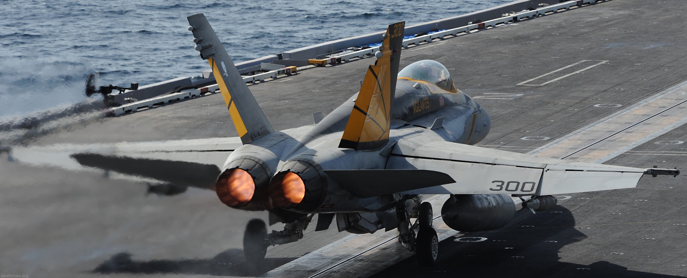 vfa-151 vigilantes strike fighter squadron navy f/a-18c hornet carrier air wing cvw-2 uss abraham lincoln cvn-72 42