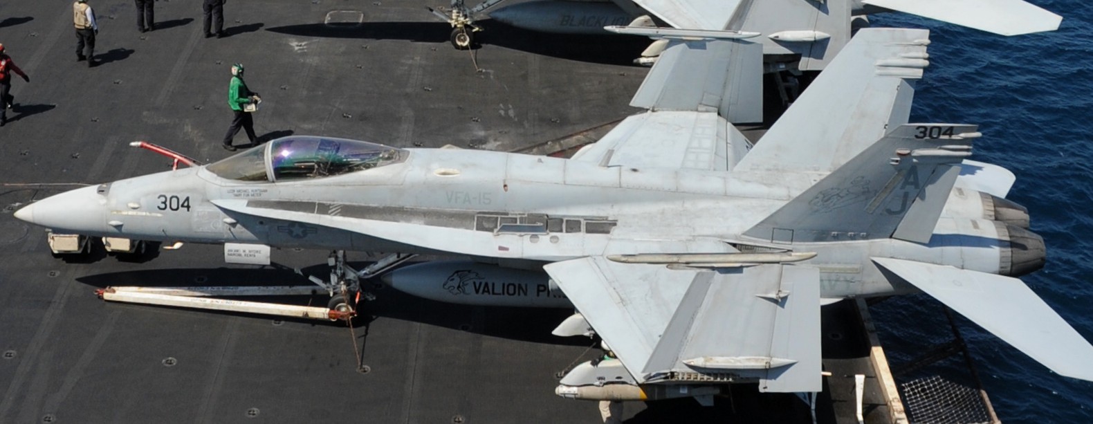 vfa-15 valions strike fighter squadron f/a-18c hornet cvn-77 uss george h. w. bush cvw-8 us navy 34
