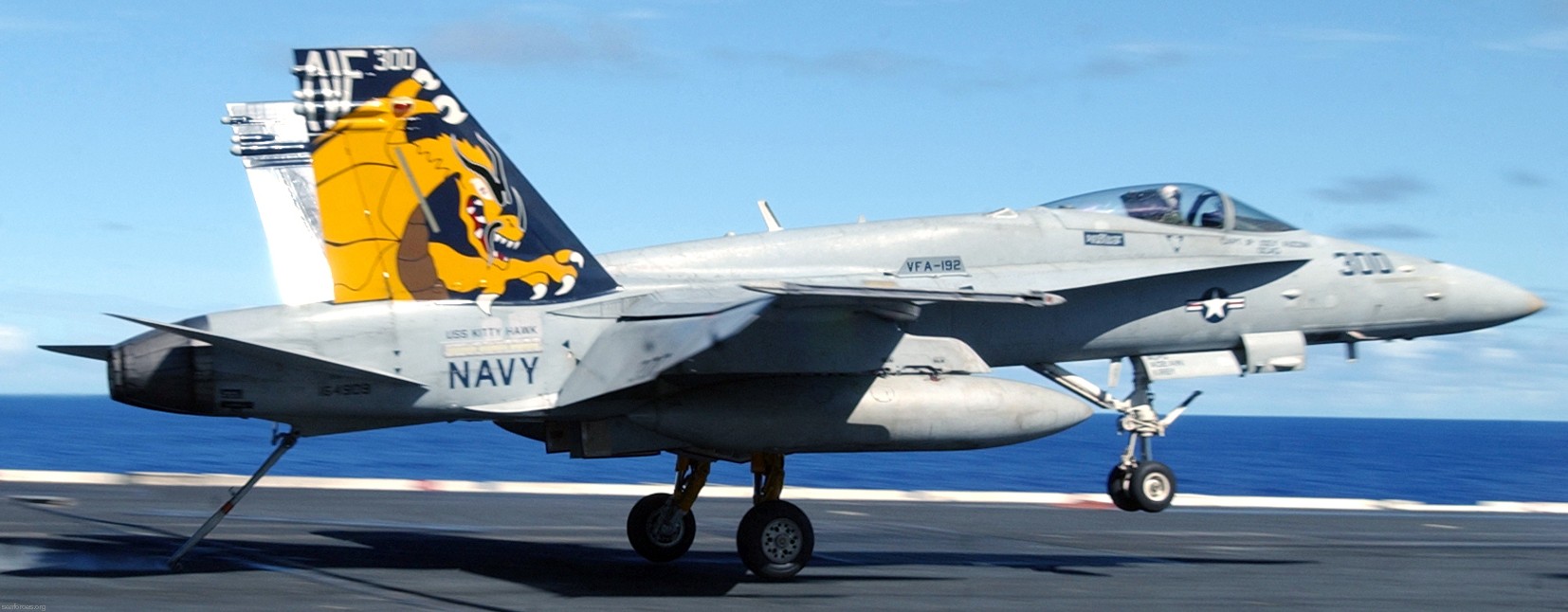 vfa-192 golden dragons strike fighter squadron navy f/a-18c hornet carrier air wing cvw-5 uss kitty hawk cv-63 87