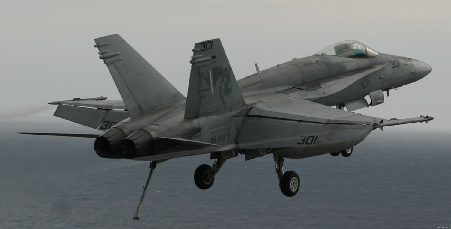 vfa-192 golden dragons strike fighter squadron navy f/a-18c hornet carrier air wing cvw-5 uss kitty hawk cv-63 109