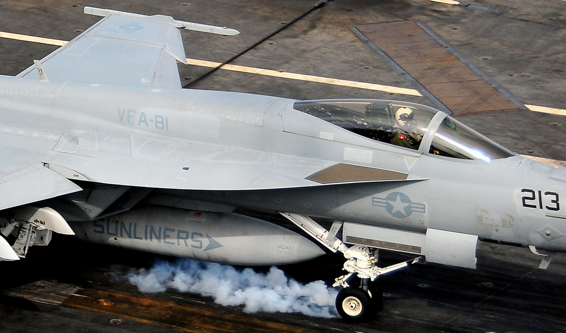 vfa-81 sunliners strike fighter squadron f/a-18e super hornet cvw-17 cvn-70 uss carl vinson 11