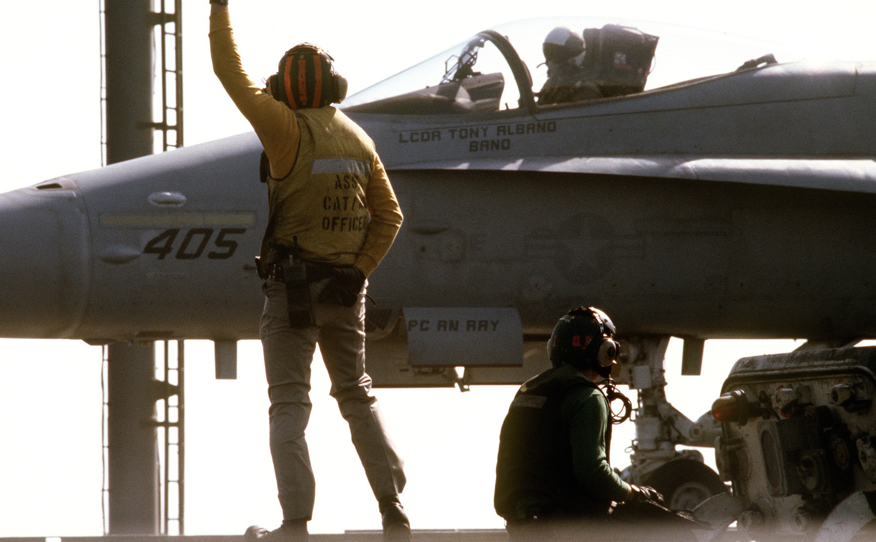 vfa-81 sunliners strike fighter squadron f/a-18c hornet cvw-17 cv-60 uss saratoga 110 desert storm 1991