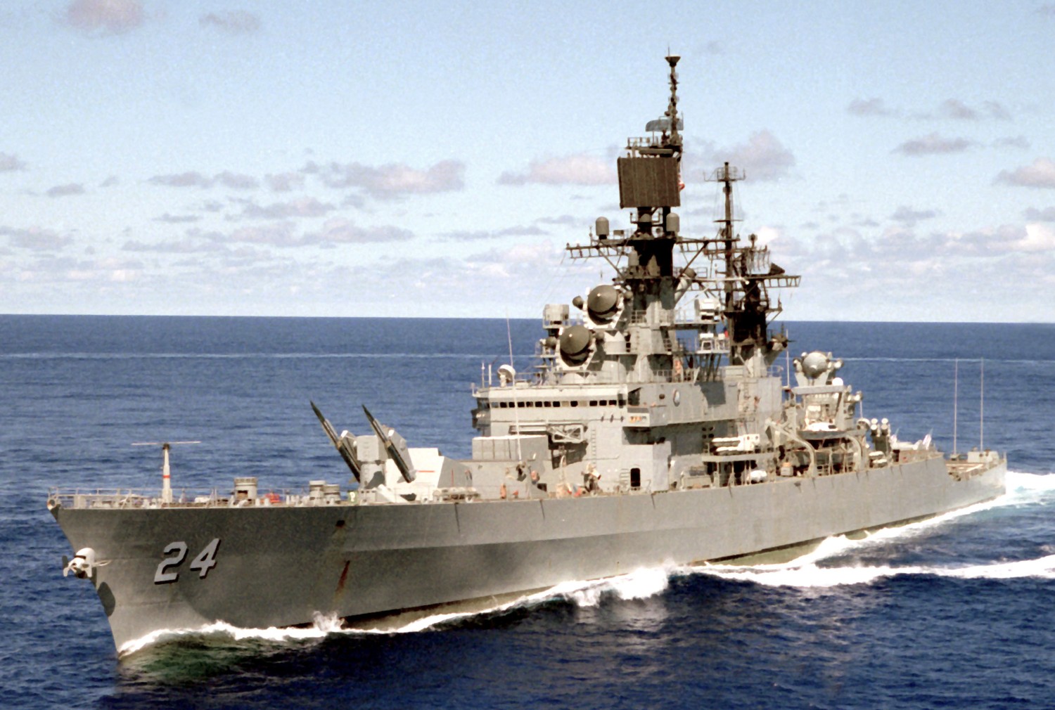 USS Reeves CG 24 - SINKEX 2001 - US Navy