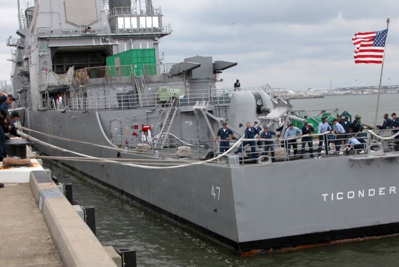 USS Ticonderoga CG 47 - guided missile cruiser - Mk.26 launcher with RIM-66 Standard missile (SM-2MR)