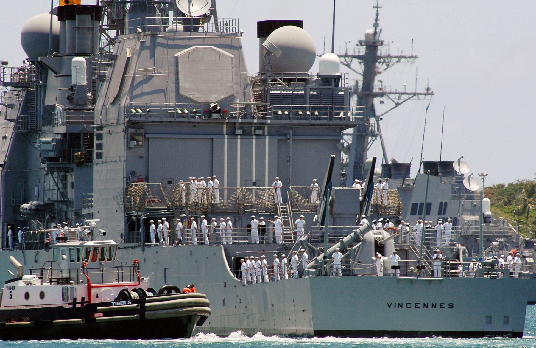 cg-49 uss vincennes ticonderoga class guided missile cruiser aegis naval station pearl harbor hawaii 11