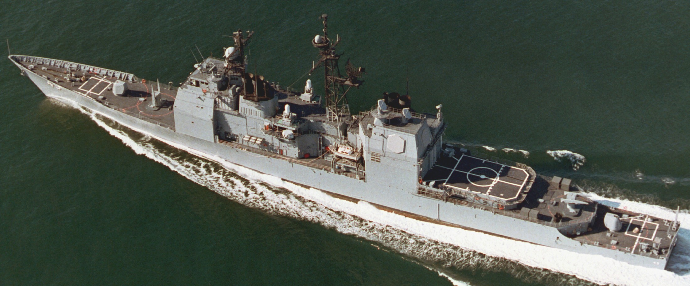 cg-49 uss vincennes ticonderoga class guided missile cruiser aegis us navy 41