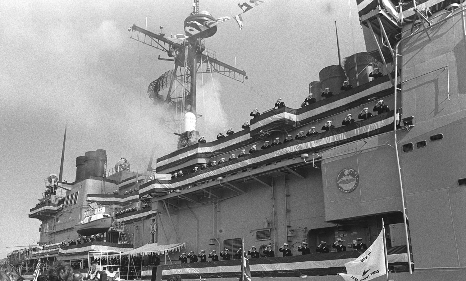 cg-50 uss valley forge ticonderoga class guided missile cruiser aegis us navy commissioning 1986