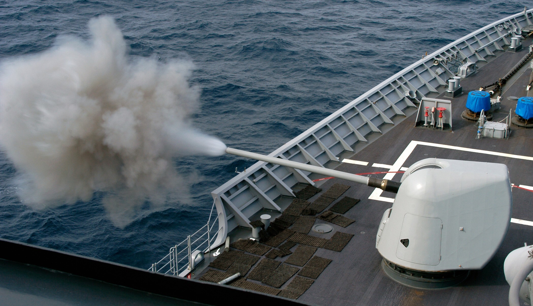 cg-55 uss leyte gulf ticonderoga class guided missile cruiser aegis us navy mk.45 gun fire 26
