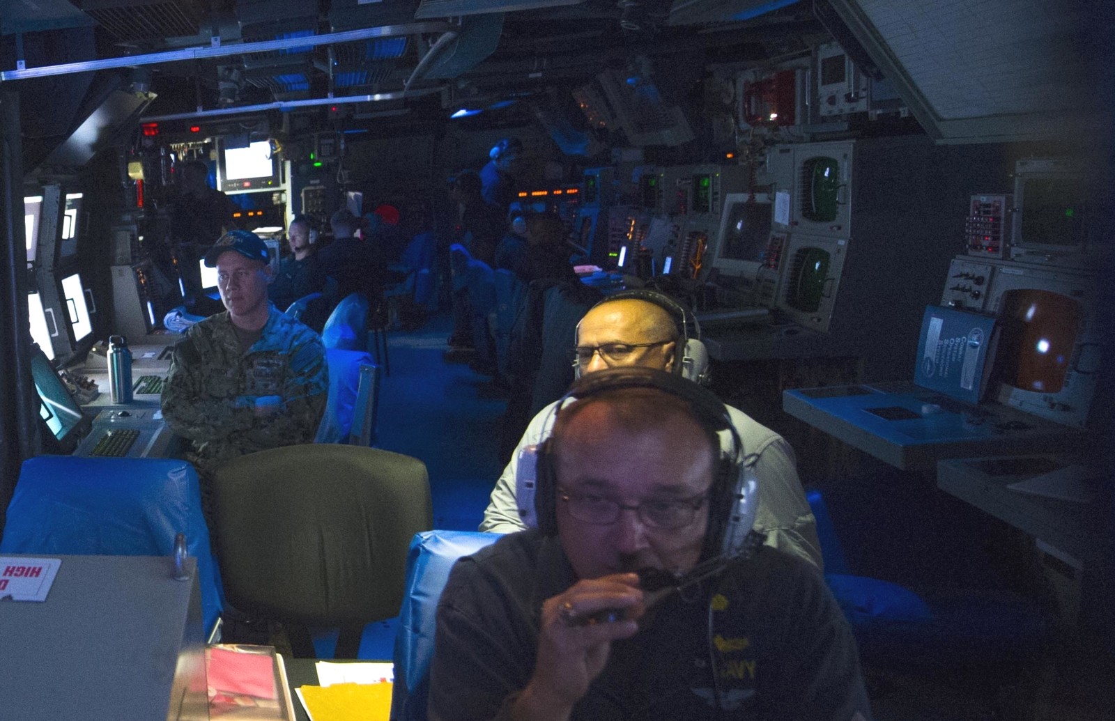 cg-61 uss monterey ticonderoga class guided missile cruiser aegis us navy combat information center cic 81