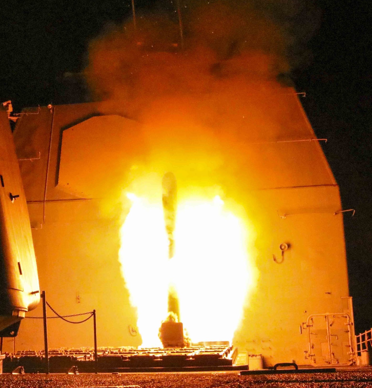 cg-61 uss monterey ticonderoga class guided missile cruiser aegis us navy bgm-109 tomahawk tlam syria 96