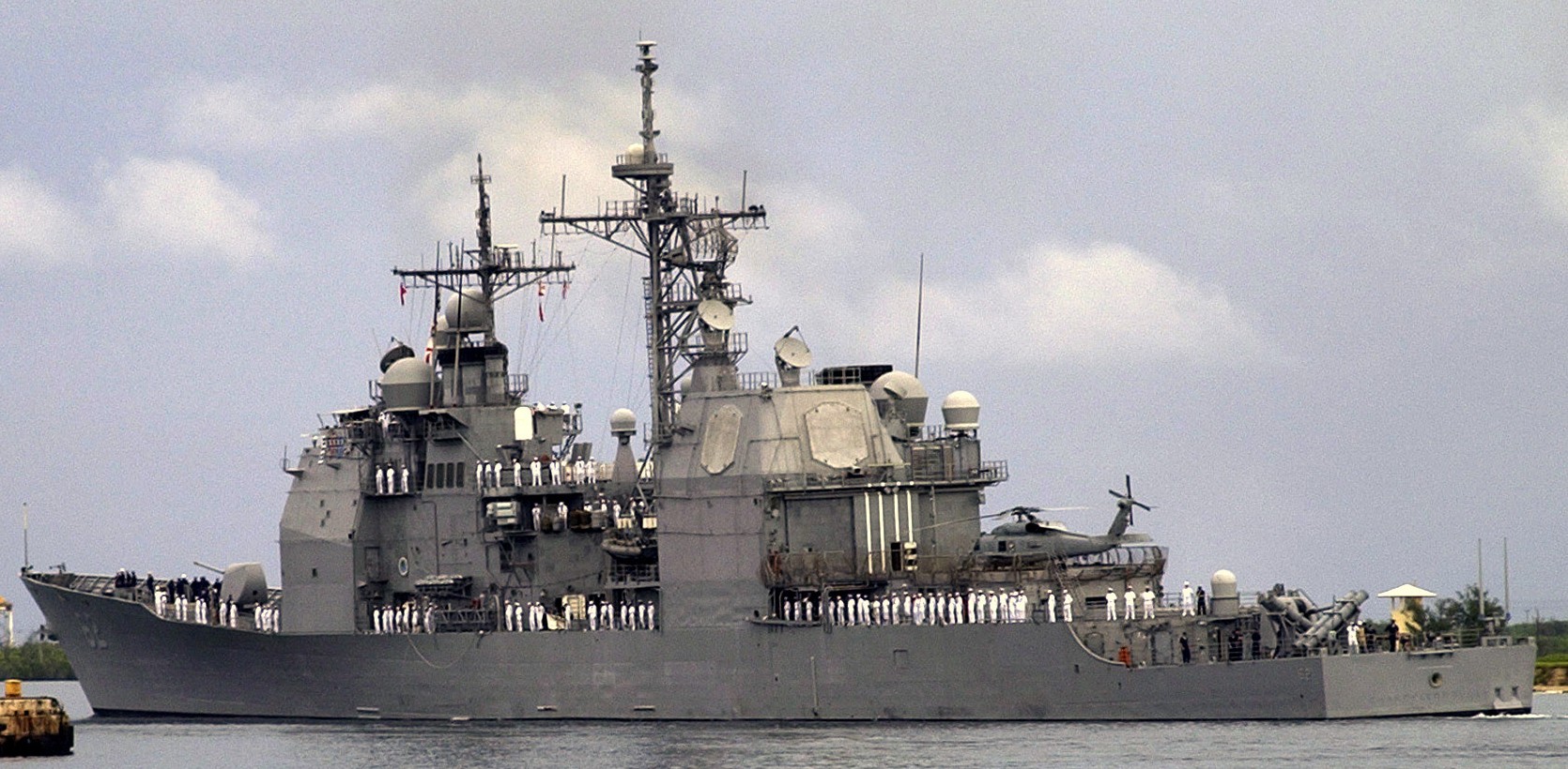 cg-62 uss chancellorsville ticonderoga class guided missile cruiser aegis us navy apra harbor guam 04