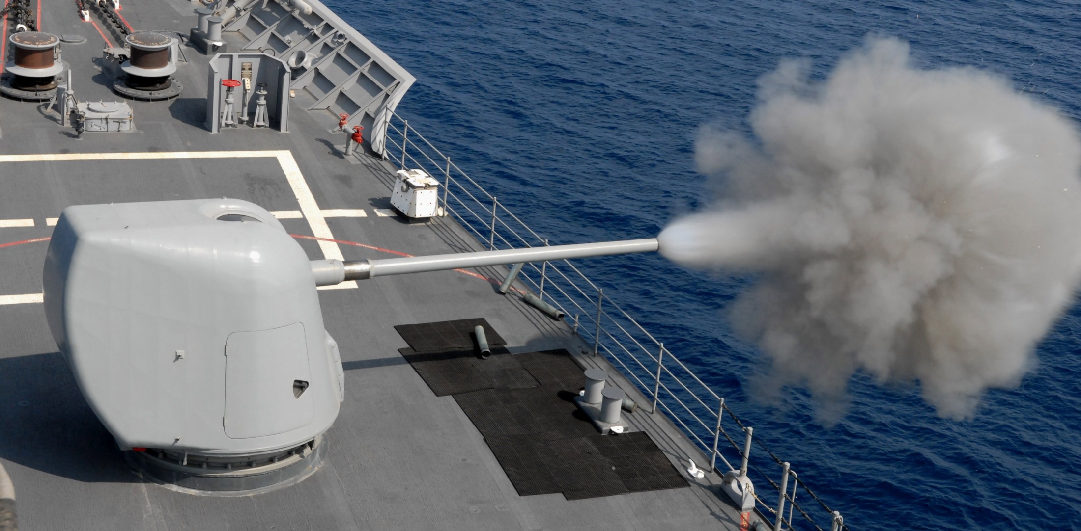 cg-62 uss chancellorsville ticonderoga class guided missile cruiser aegis us navy mk.45 gun fire 16