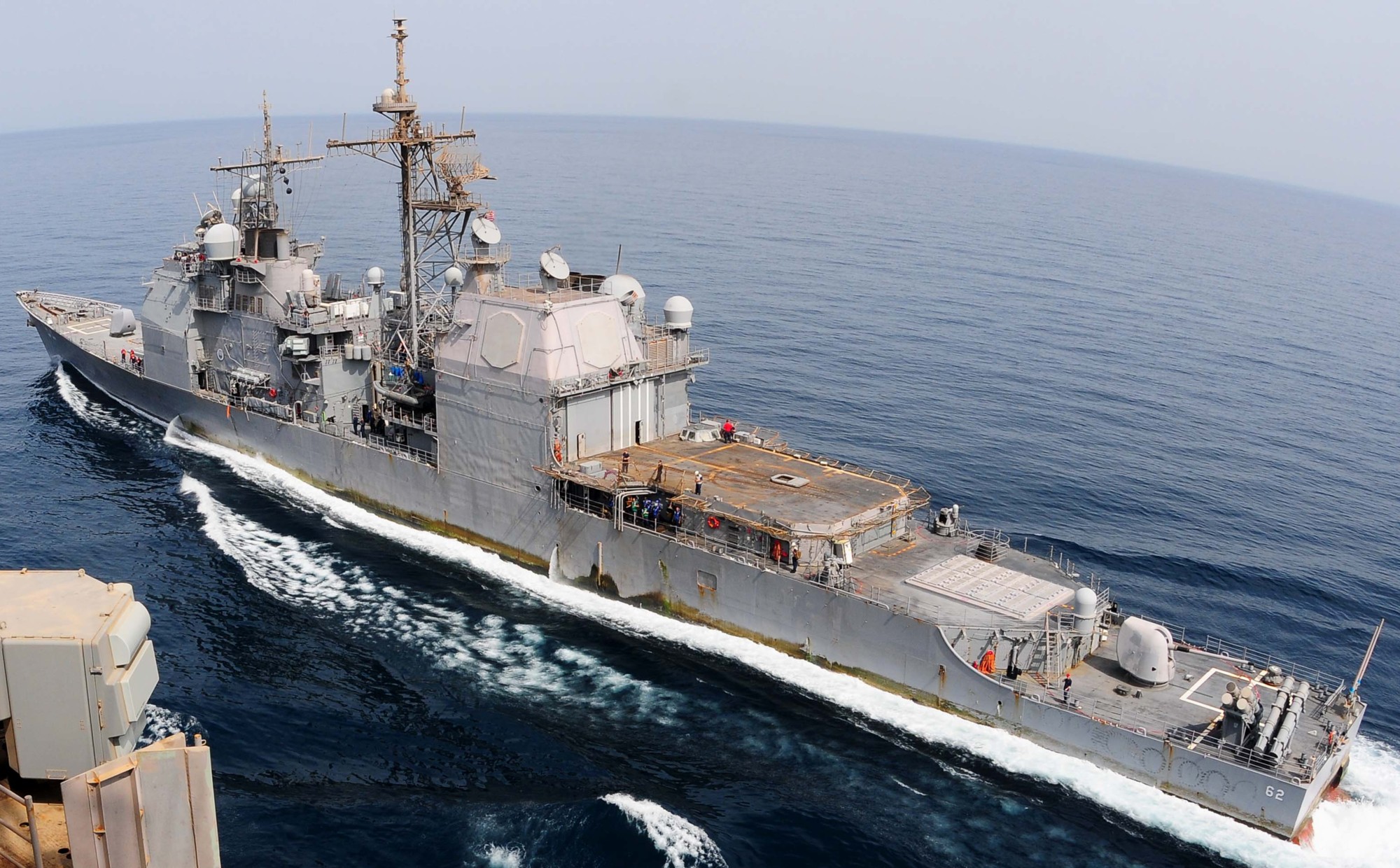 cg-62 uss chancellorsville ticonderoga class guided missile cruiser aegis us navy gulf of aden 30