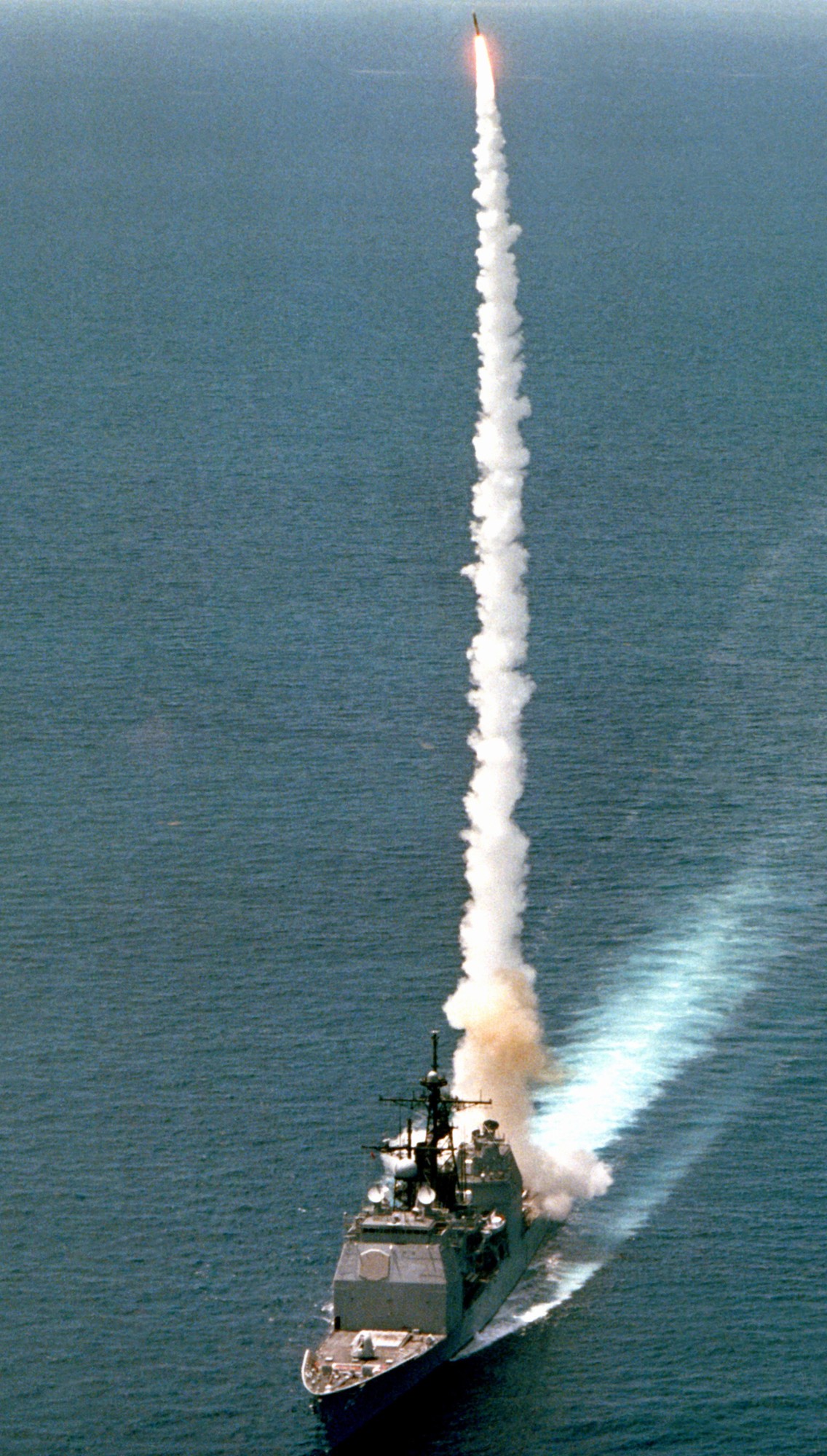 cg-62 uss chancellorsville ticonderoga class guided missile cruiser aegis us navy standard sm-1 117