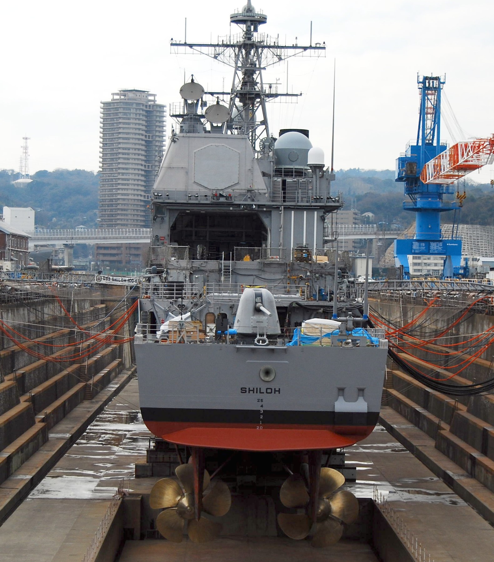 cg-67 uss shiloh ticonderoga class guided missile cruiser aegis us navy dry-dock yokosuka 14