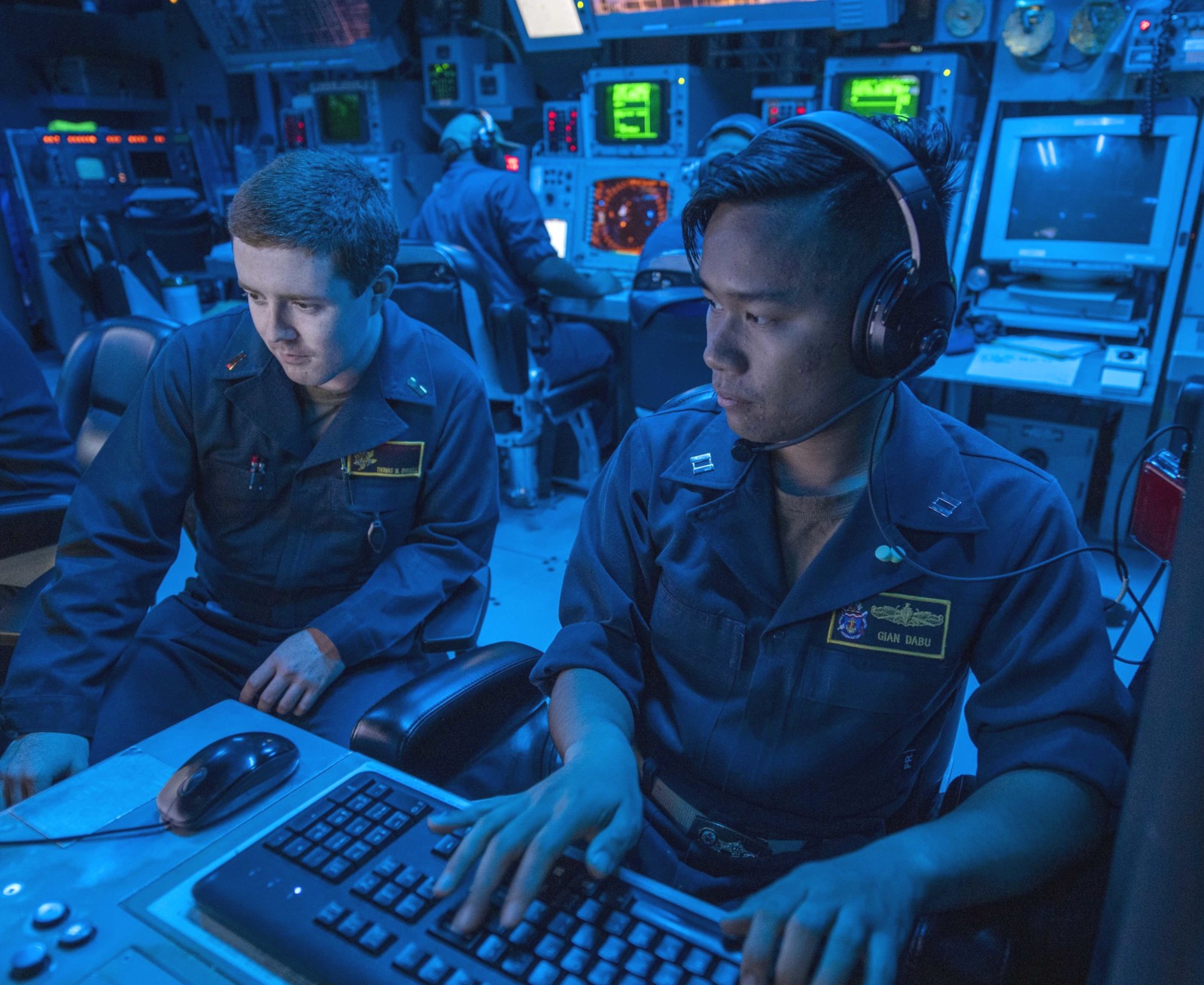 cg-67 uss shiloh ticonderoga class guided missile cruiser aegis us navy combat information center cic 93