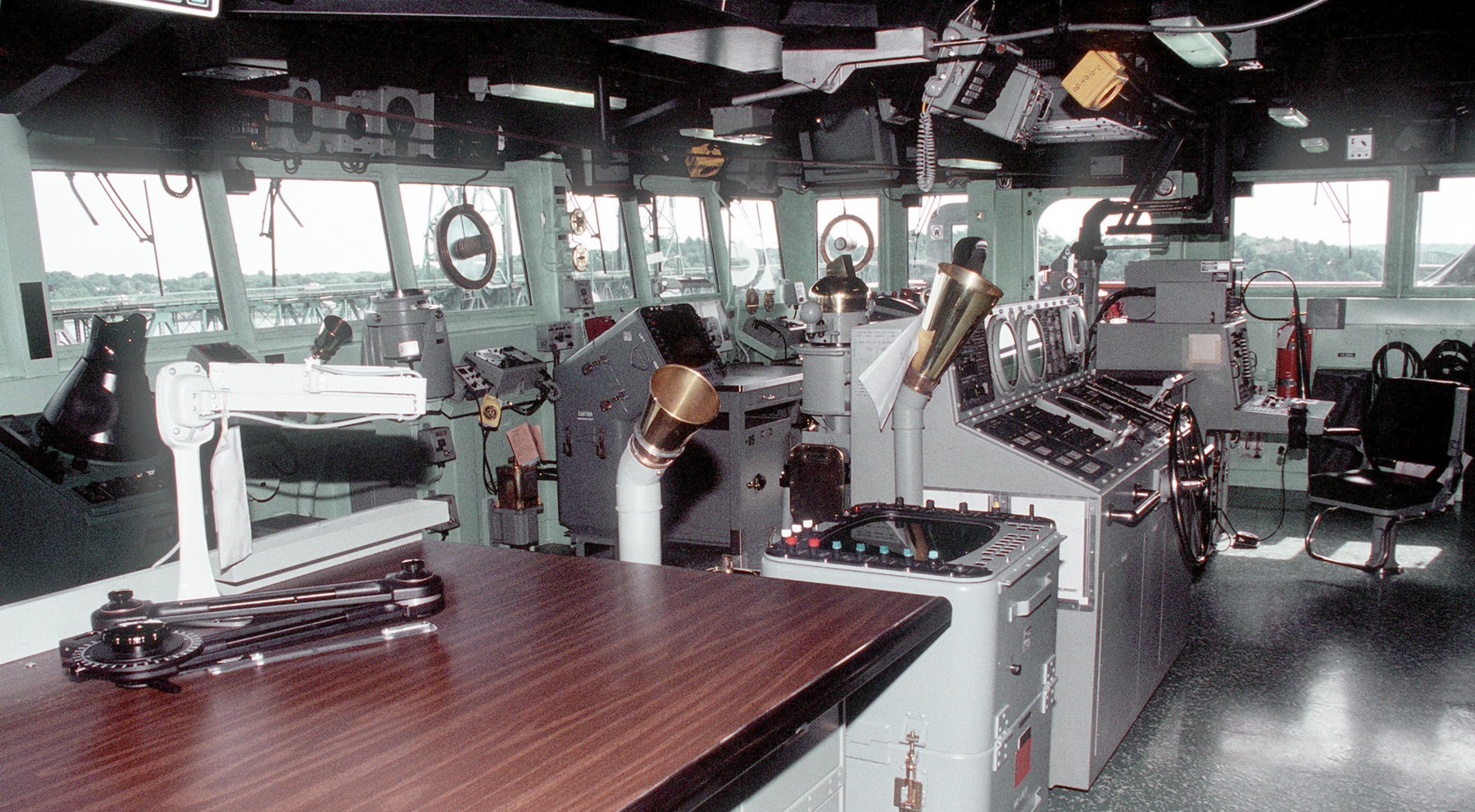 cg-67 uss shiloh ticonderoga class guided missile cruiser aegis us navy bridge 107