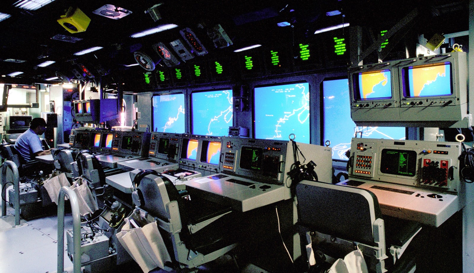cg-67 uss shiloh ticonderoga class guided missile cruiser aegis us navy combat information center cic 109