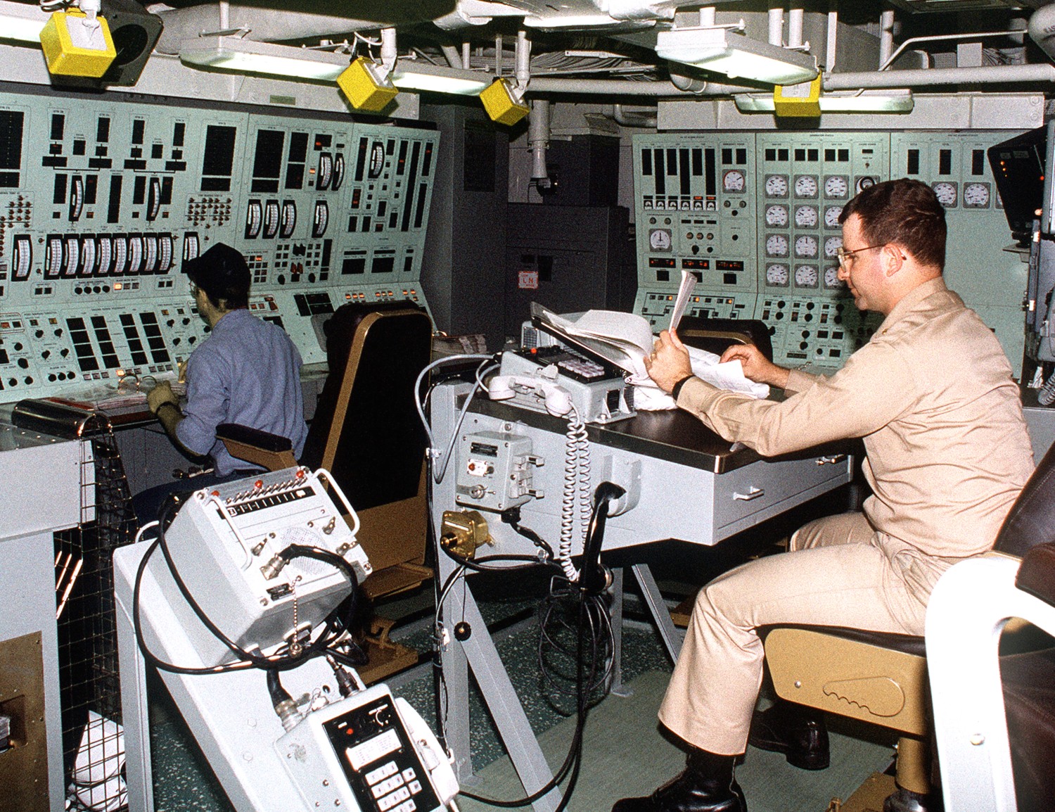 cg-67 uss shiloh ticonderoga class guided missile cruiser aegis us navy propulsion control room 112