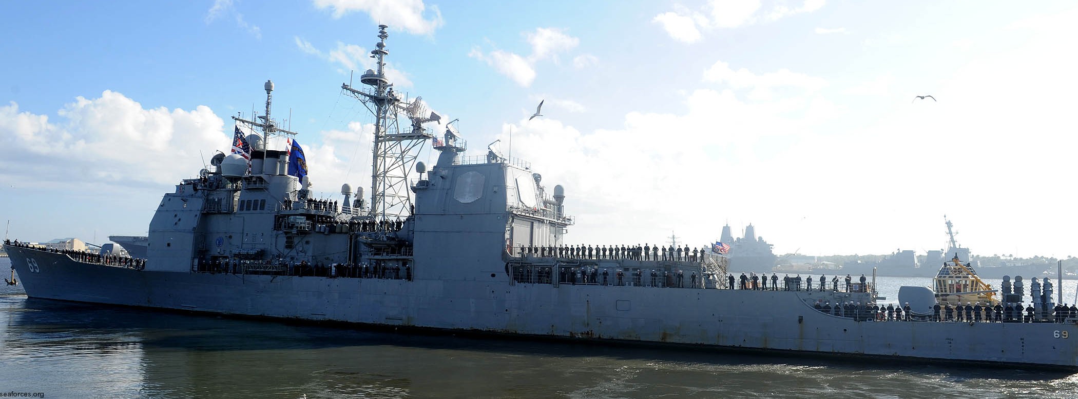 cg-69 uss vicksburg ticonderoga class guided missile cruiser us navy 11 mayport florida