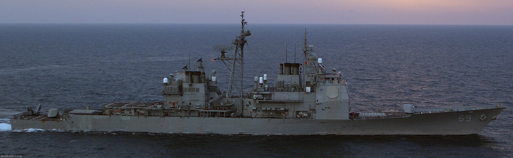 cg-69 uss vicksburg ticonderoga class guided missile cruiser us navy 39