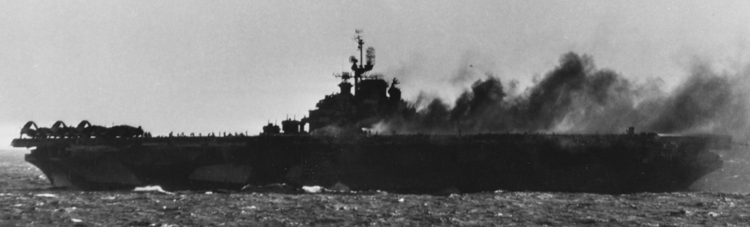 cva-19 uss hancock cv essex class aircraft carrier 43 flight deck fire