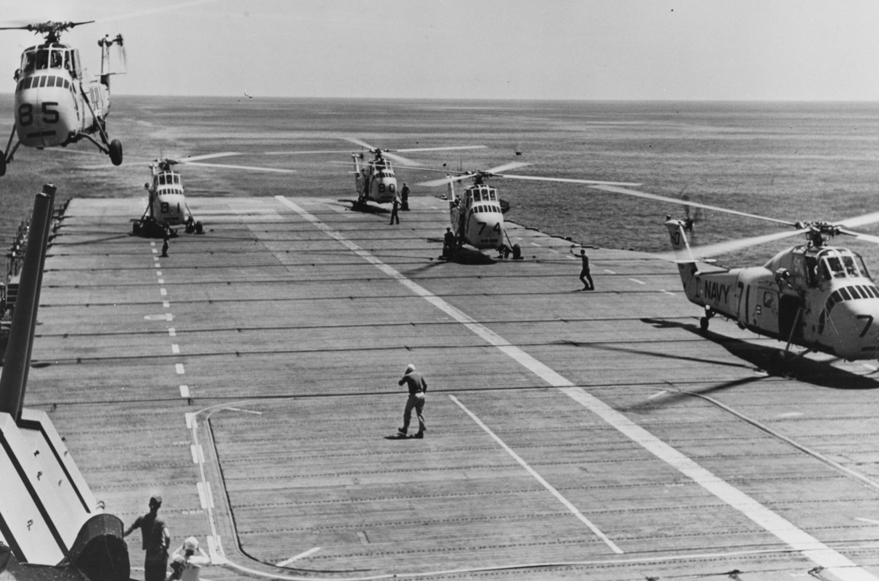 cvs-45 uss valley forge anti submarine aircraft carrier us navy 40 sikorsky hss-1