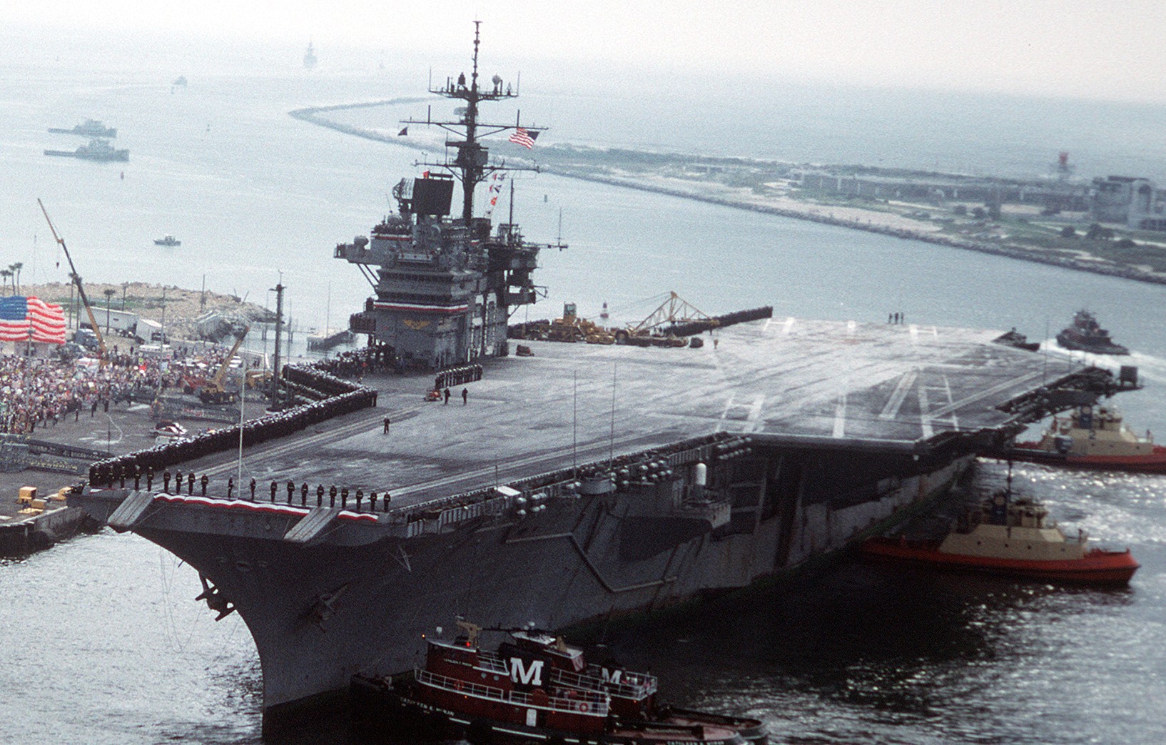 cv-60 uss saratoga forrestal class aircraft carrier naval station mayport desert storm shield 1991 122