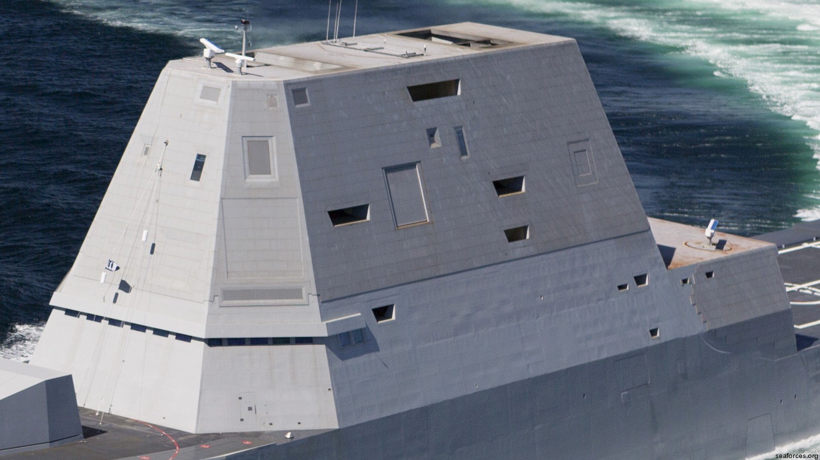 zumwalt class guided missile destroyer us navy ddg radar an/spy-3 aegis antennas