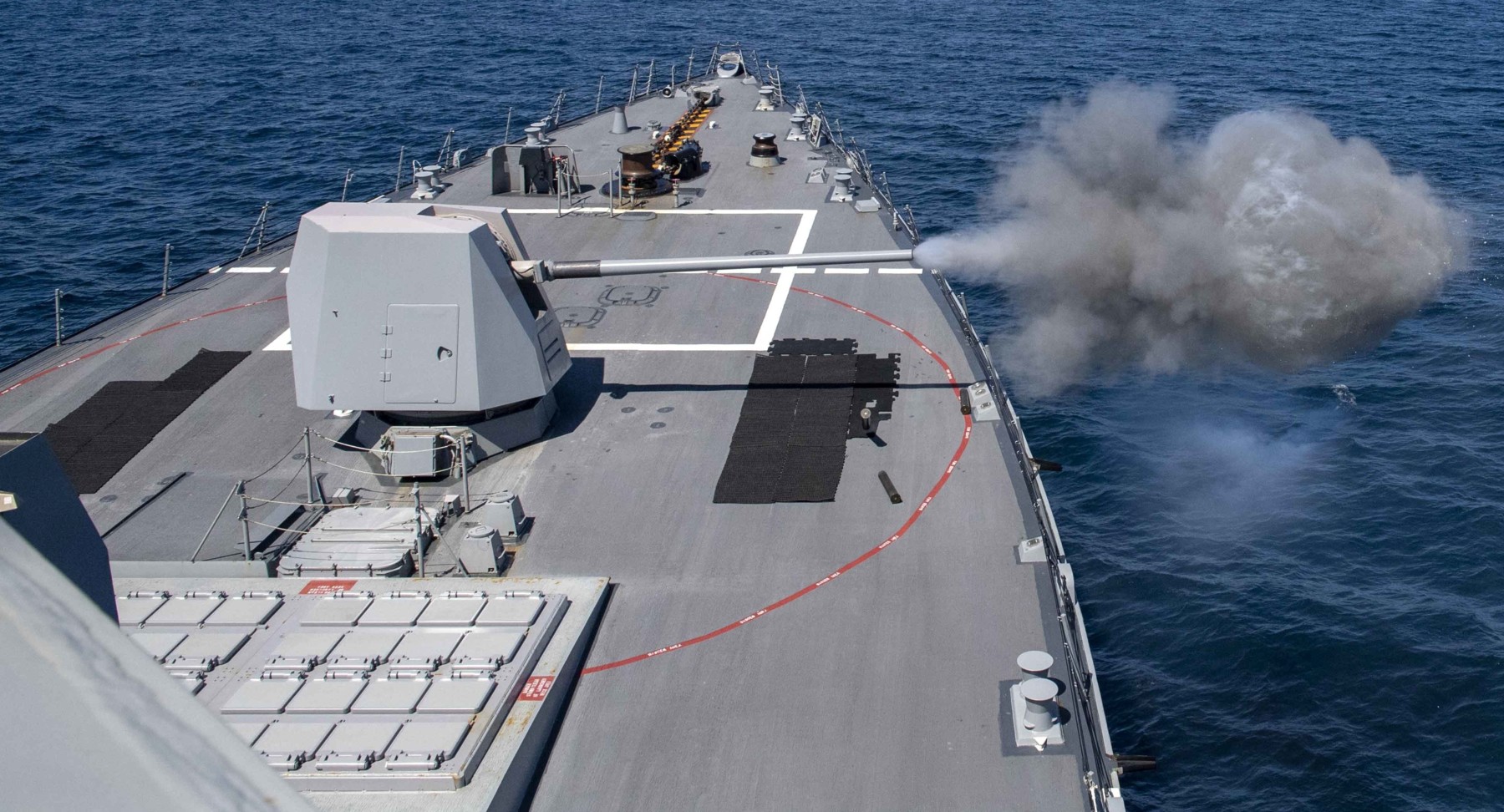ddg-116 uss thomas hudner arleigh burke class guided missile destroyer us navy aegis 33 mk.45 mod.4 gun fire exercise