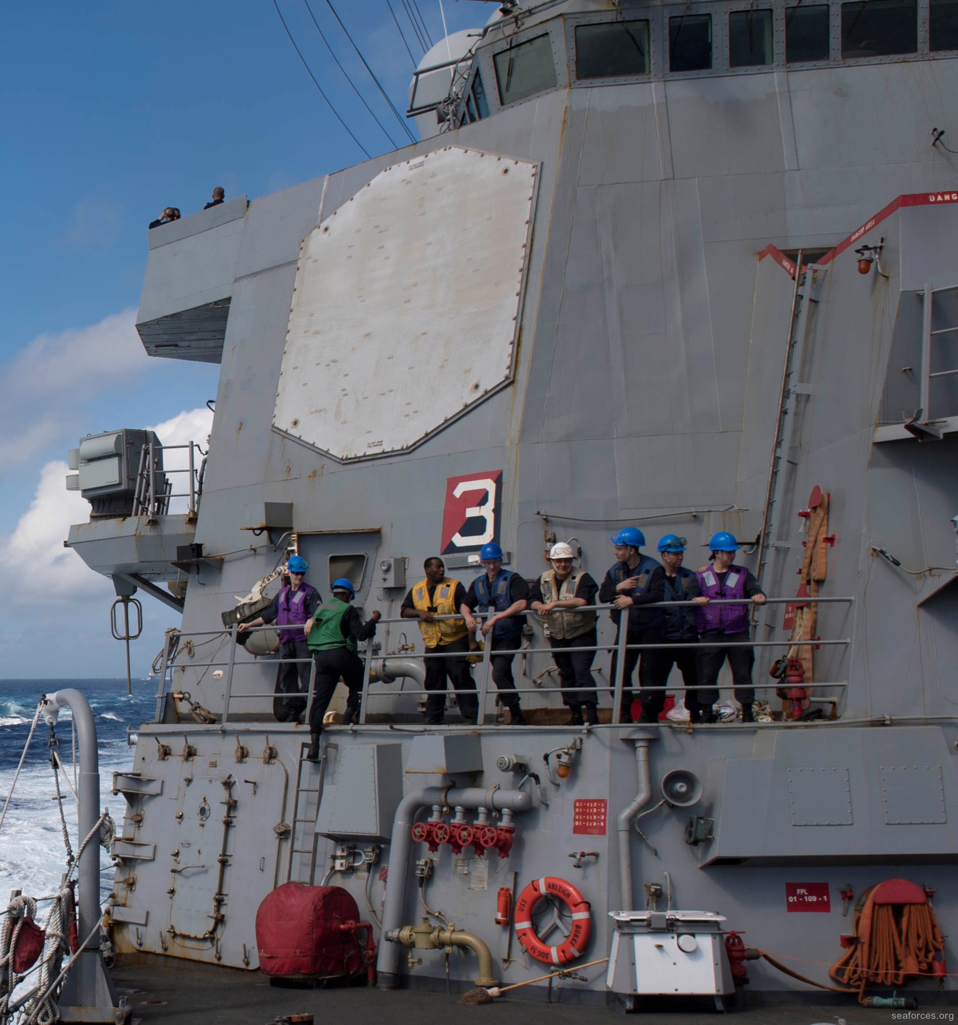 ddg-51 uss arleigh burke destroyer us navy 07 an/spy-1d radar