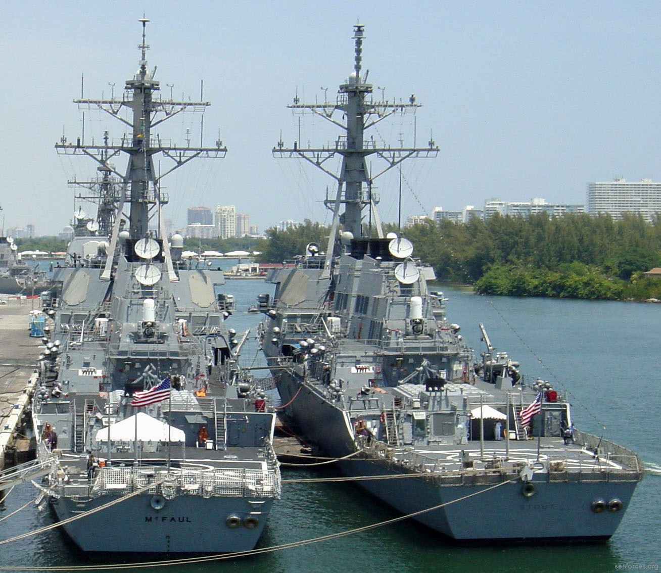 ddg-55 uss stout guided missile destroyer us navy 90 fort lauderdale