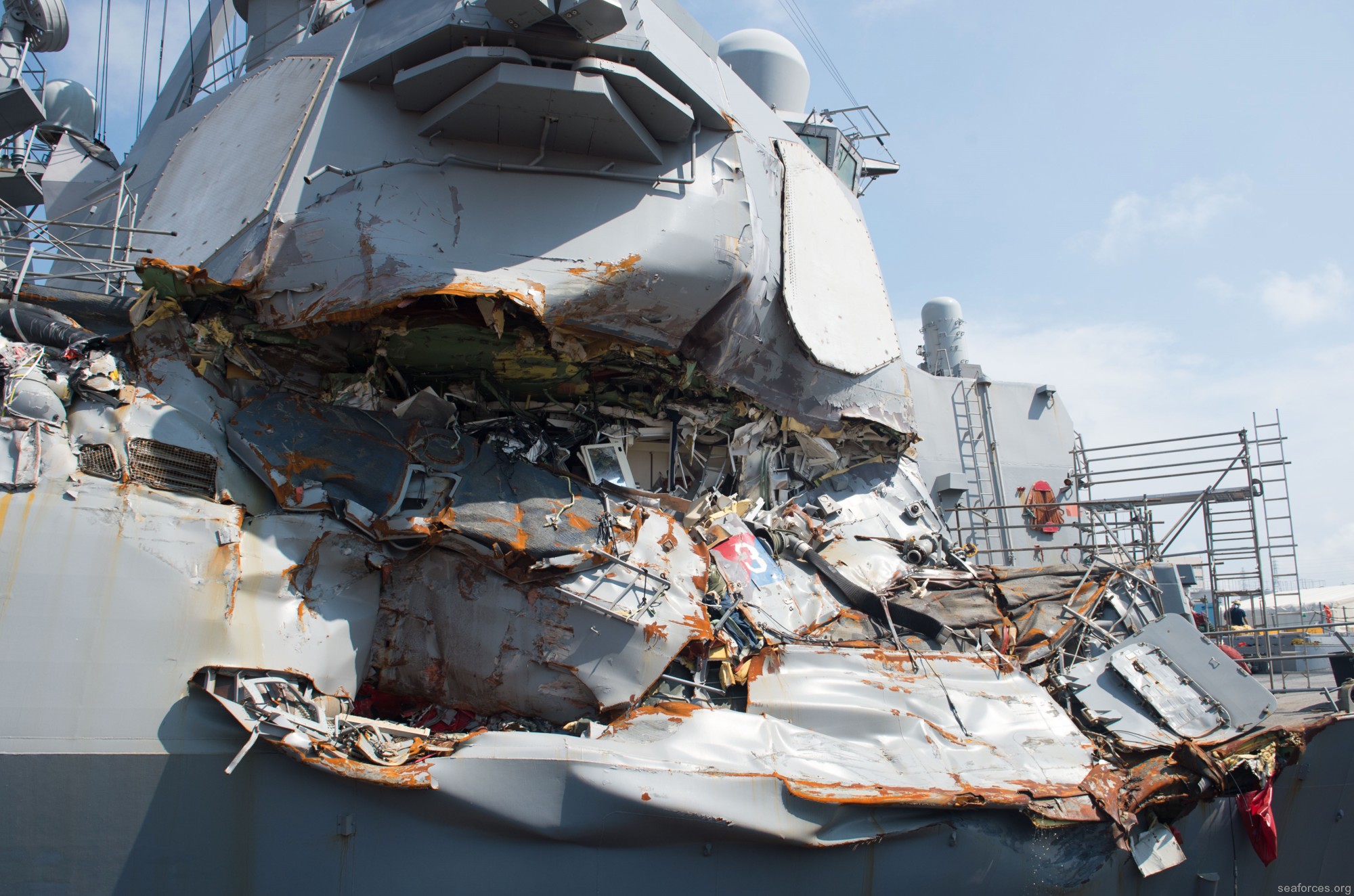 ddg-62 uss fitzgerald guided missile destroyer us navy 147 collosion damage