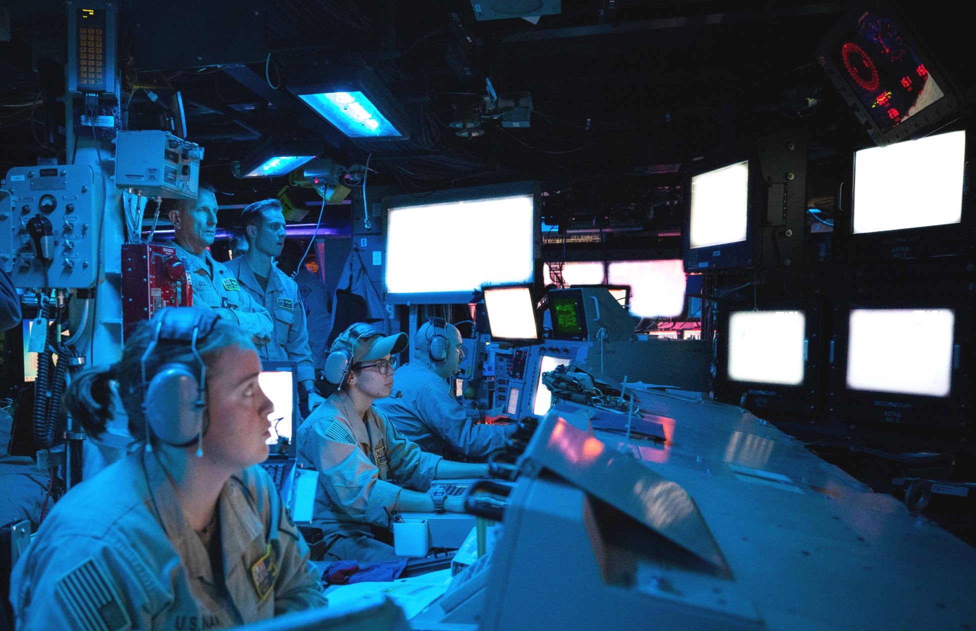 ddg-64 uss carney arleigh burke class guided missile destroyer combat information center cic red sea houthi yemen 136