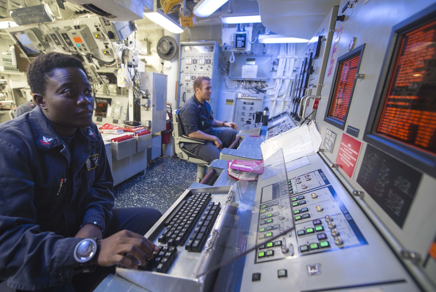 ddg-80 uss roosevelt guided missile destroyer arleigh burke class us navy 49 gas turbine control console