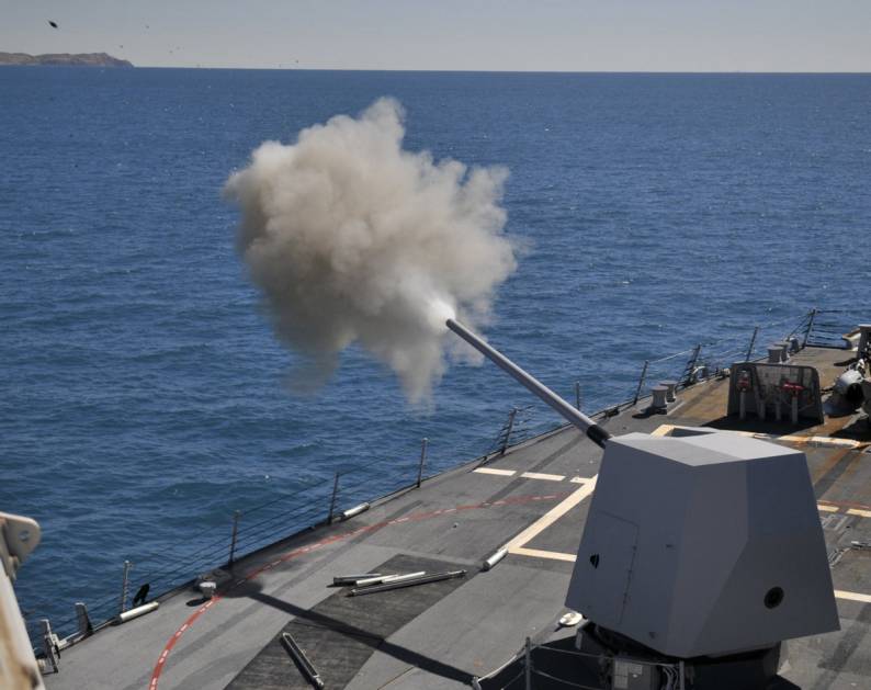 DDG-89 USS Mustin fires her Mk-45 Mod.4 5"/62-caliber gun