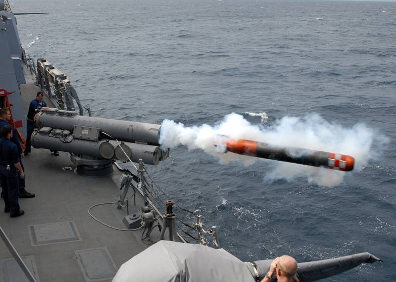 DDG-89 USS Mustin fires a Mk-46 recoverable exercise torpedo REXTORP from her Mk-32 torped tubes SVTT