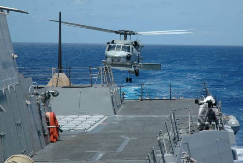 DDG-93 USS Chung-Hoon - SH-60 Seahawk LAMPS III