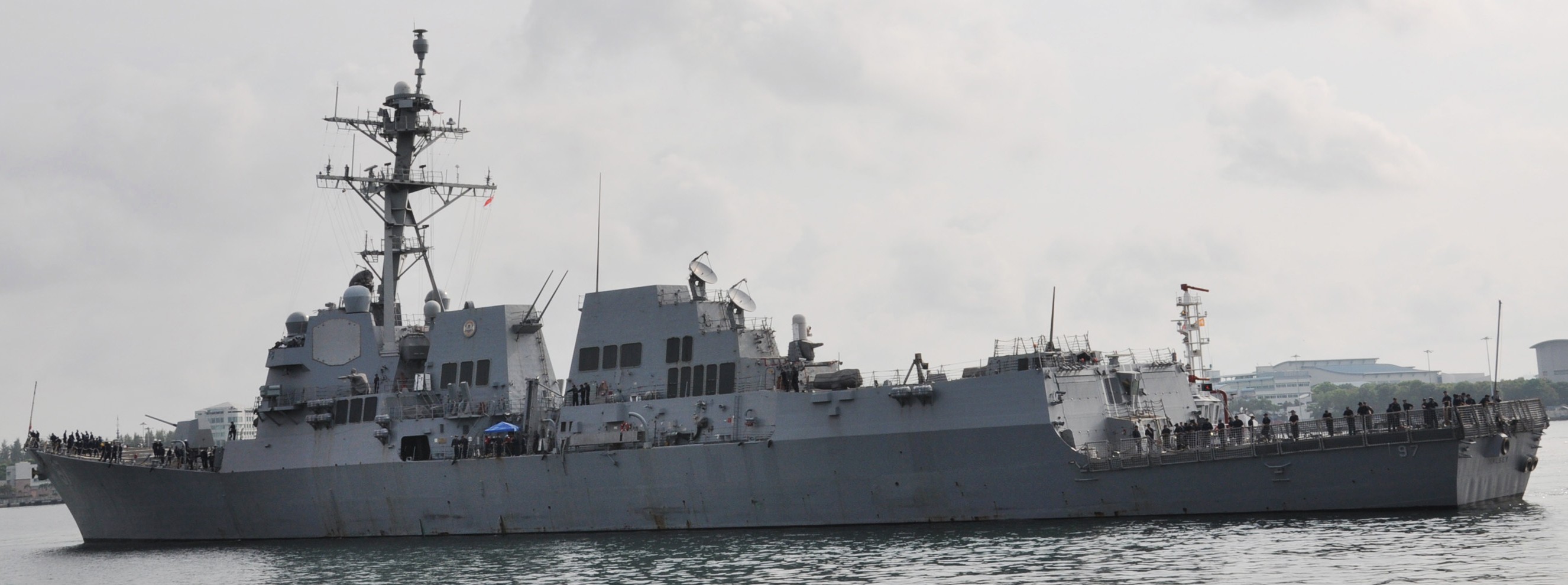 ddg-97 uss halsey arleigh burke class guided missile destroyer changi naval base singapore 34