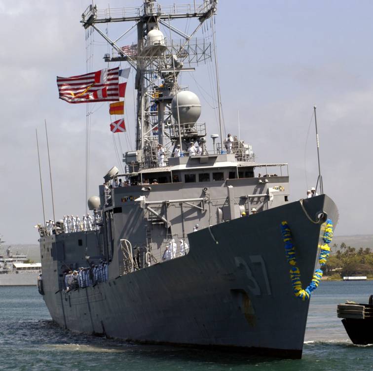 FFG-37 USS Crommelin pearl harbor hawaii 2002